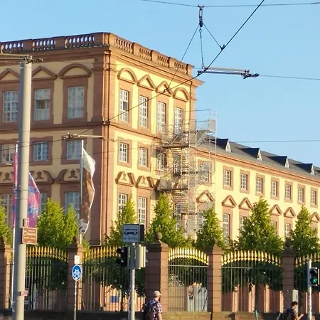 Zentrum Stadthaus Zimmer 5 Δωμάτια σε οικογενειακή κατοικία